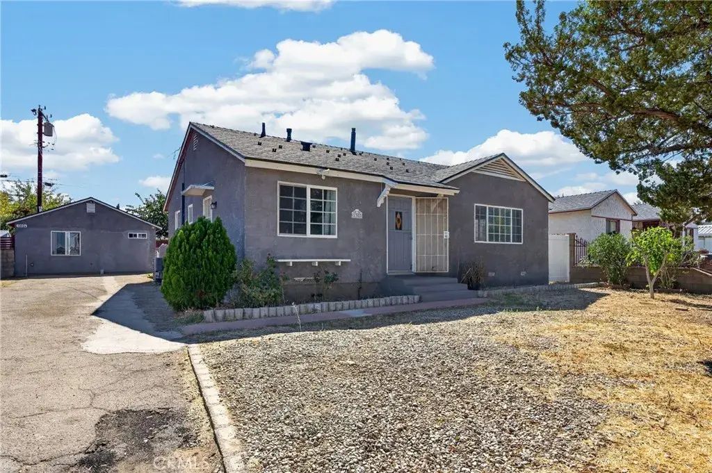 1302 E Avenue R2, Palmdale