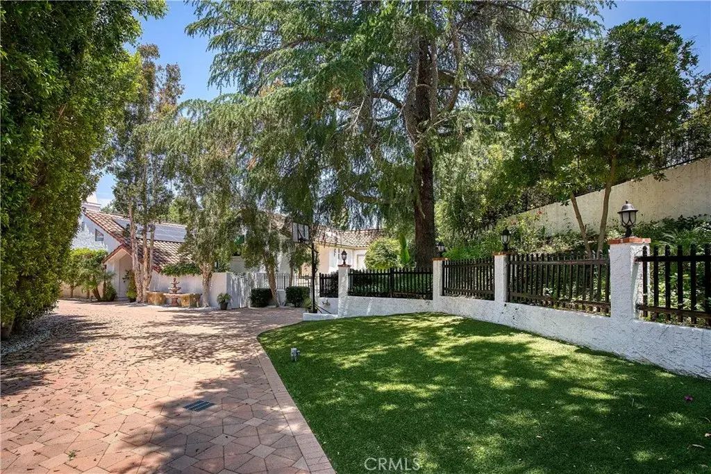 4414 Park Mallorca, Calabasas