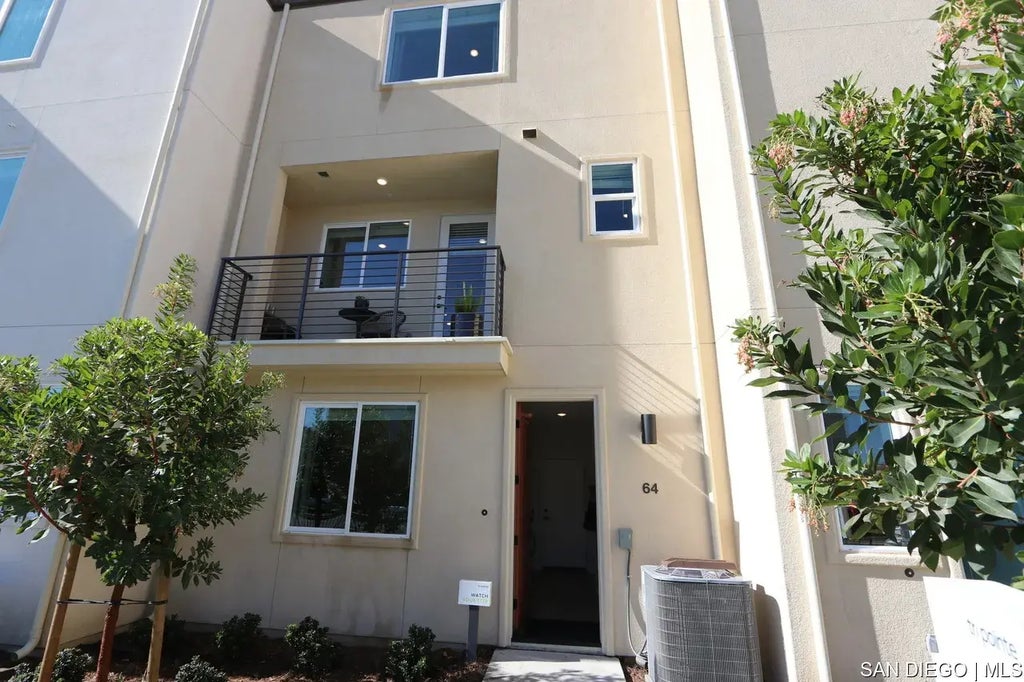 5360 Seacliff Pl Unit 64, 