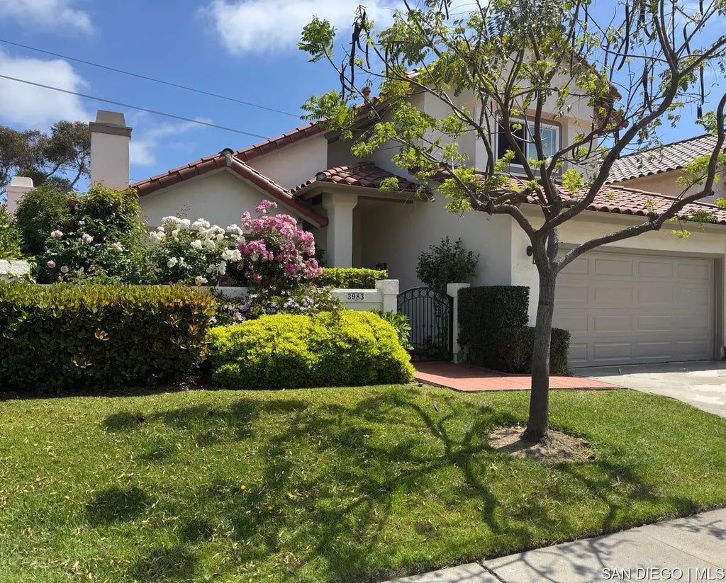 3983 Caminito Cassis, UNIVERSITY CITY