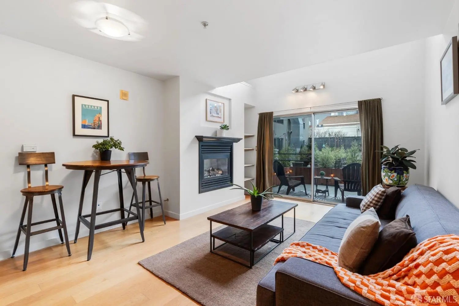 Photo of Listing #425038109