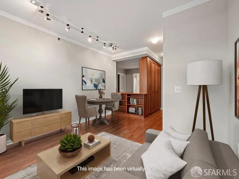 Photo of Listing #425026462