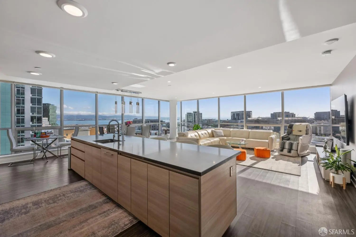 Photo of Listing #426103252