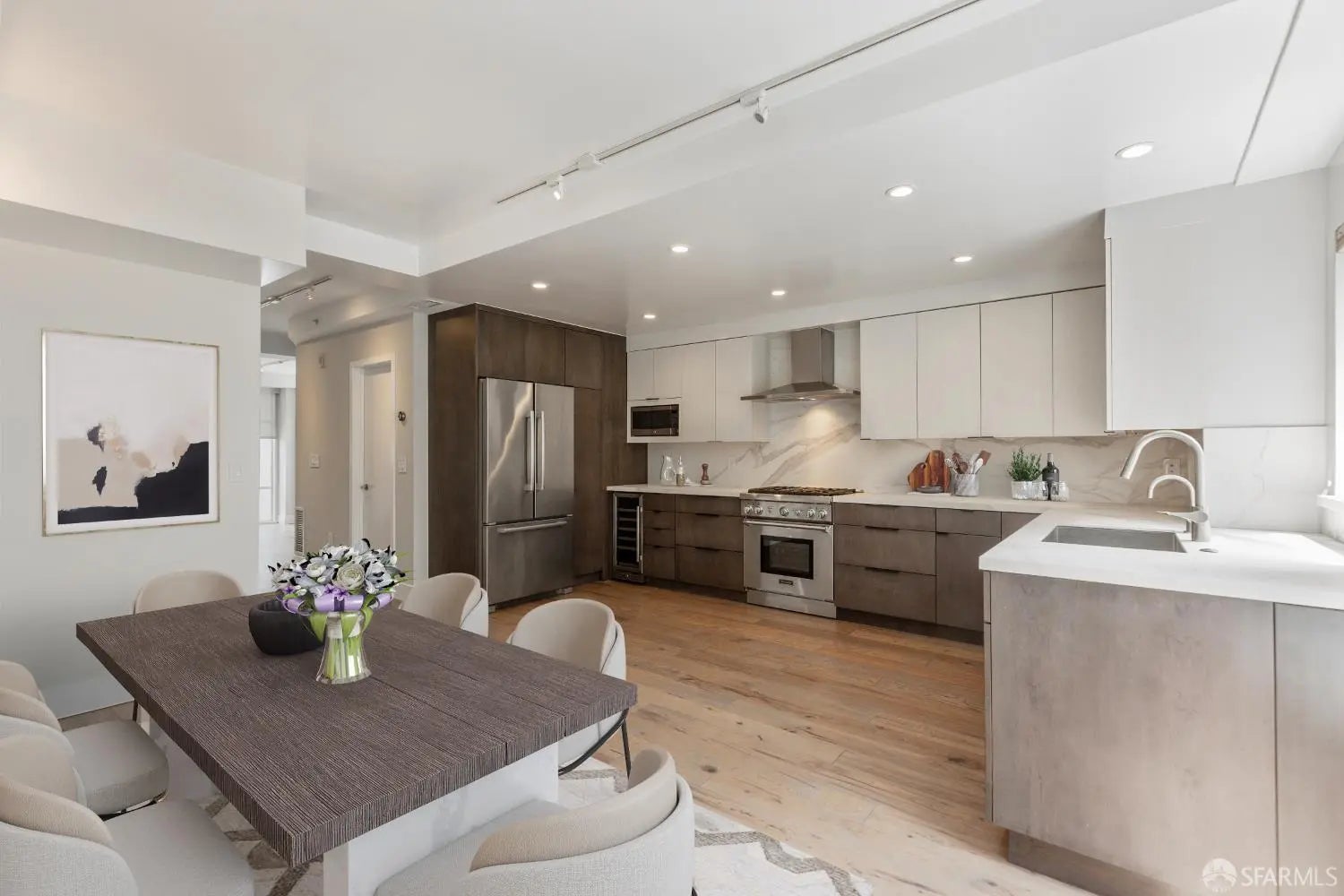 Photo of Listing #425072099