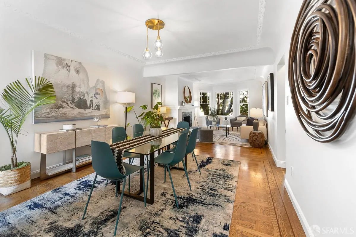 Photo of Listing #425085936