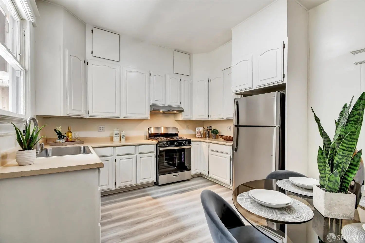 Photo of Listing #425052199