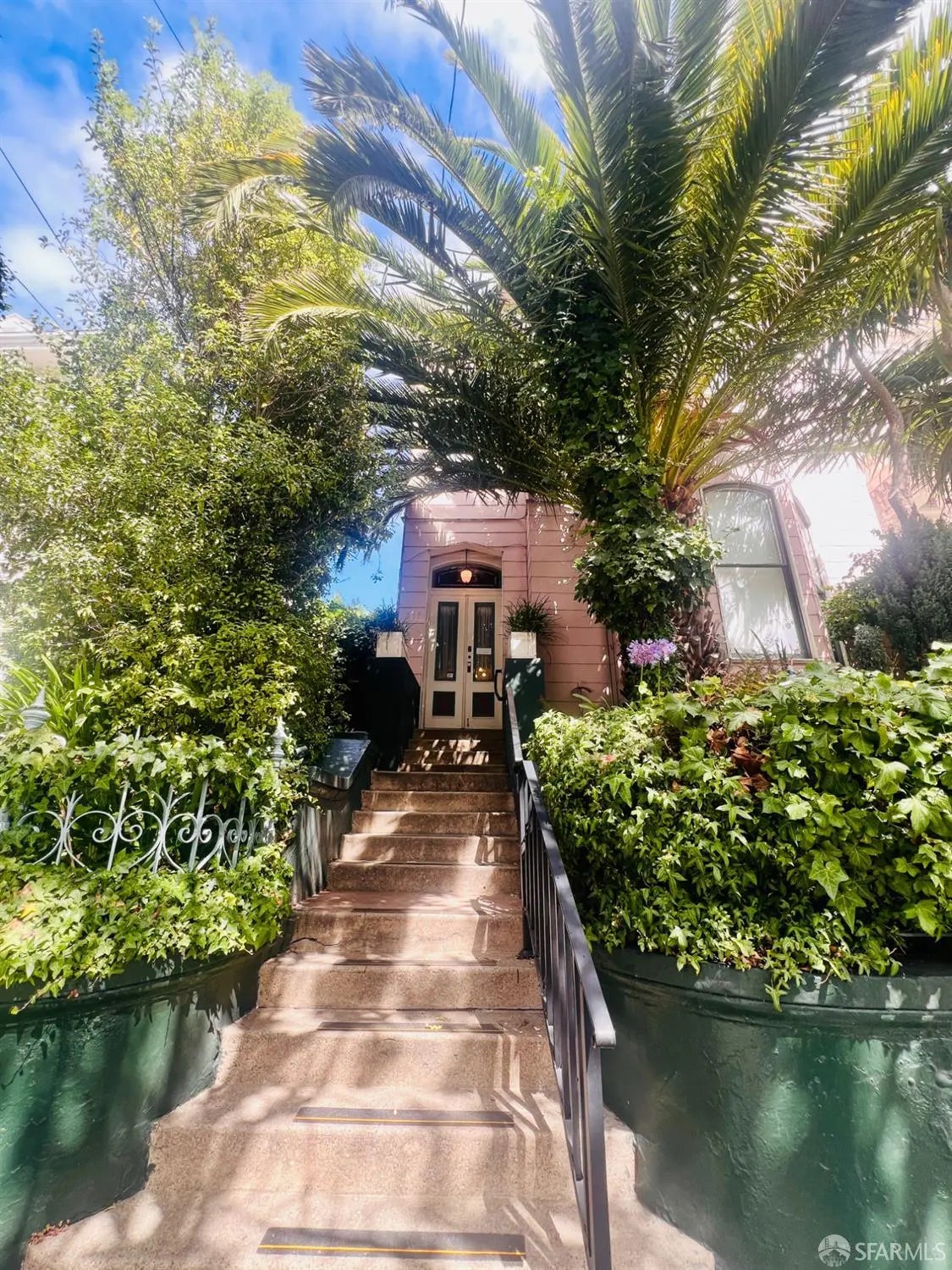 Photo of Listing #425066352