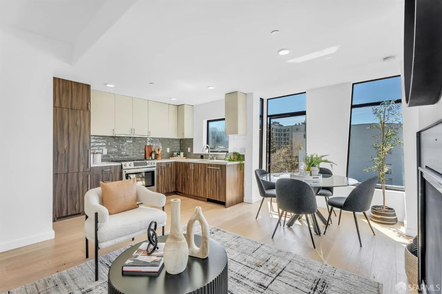 Photo of Listing #426103016