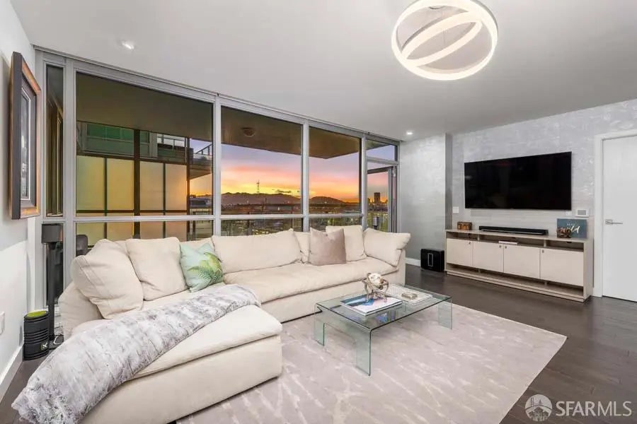 Photo of Listing #425082463