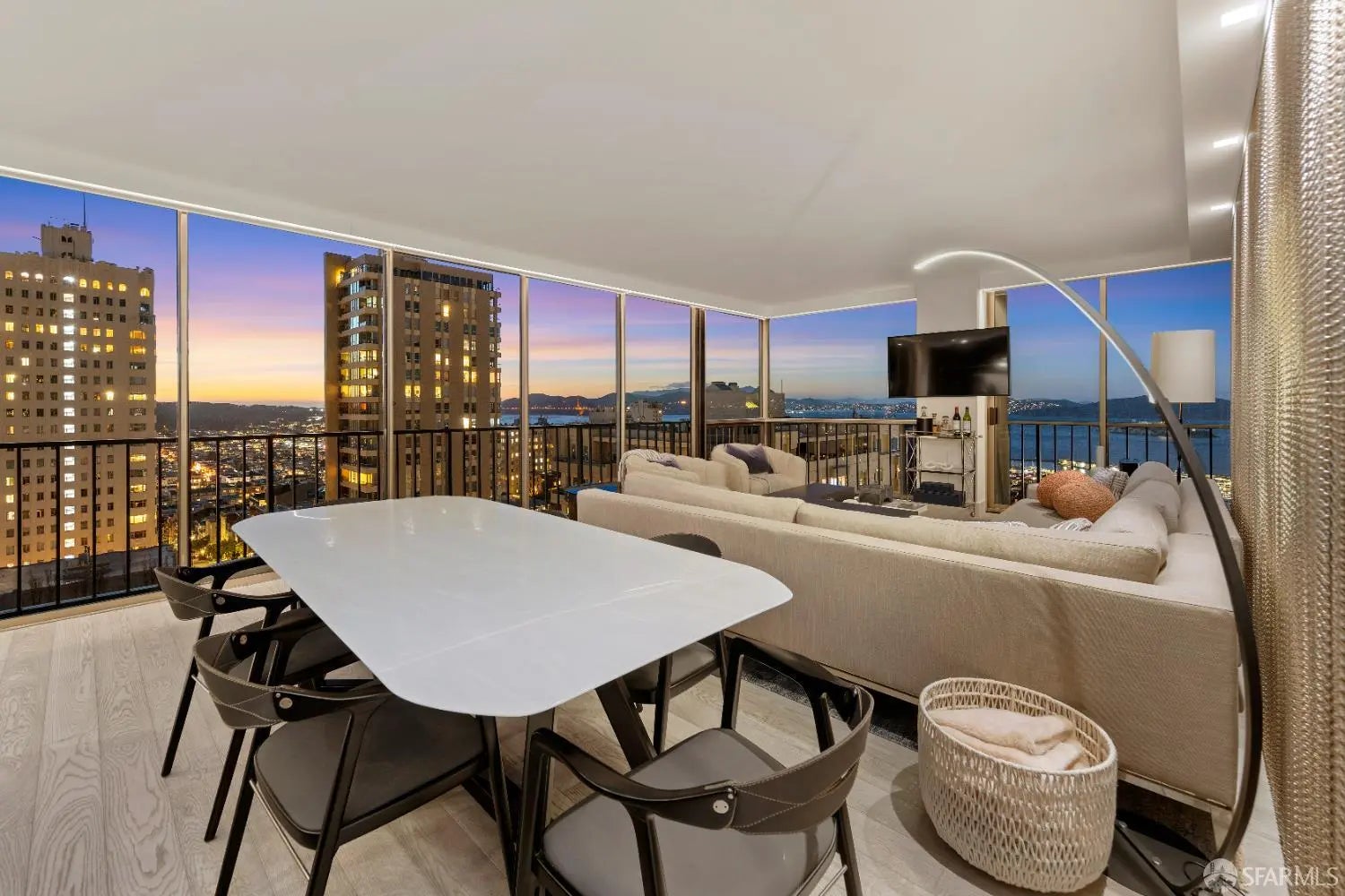 Photo of Listing #426102940