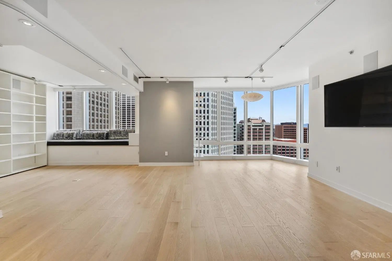 Photo of Listing #426103901