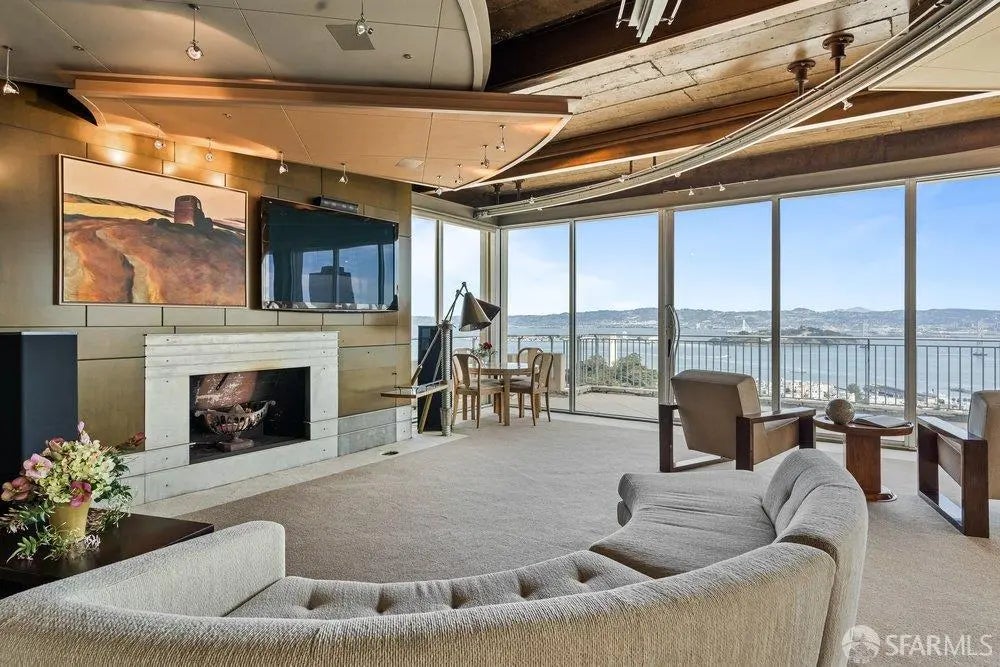 Photo of Listing #425073701