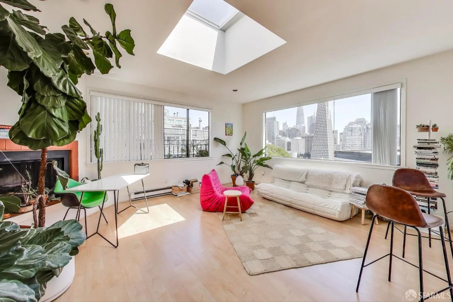 Photo of Listing #426100985