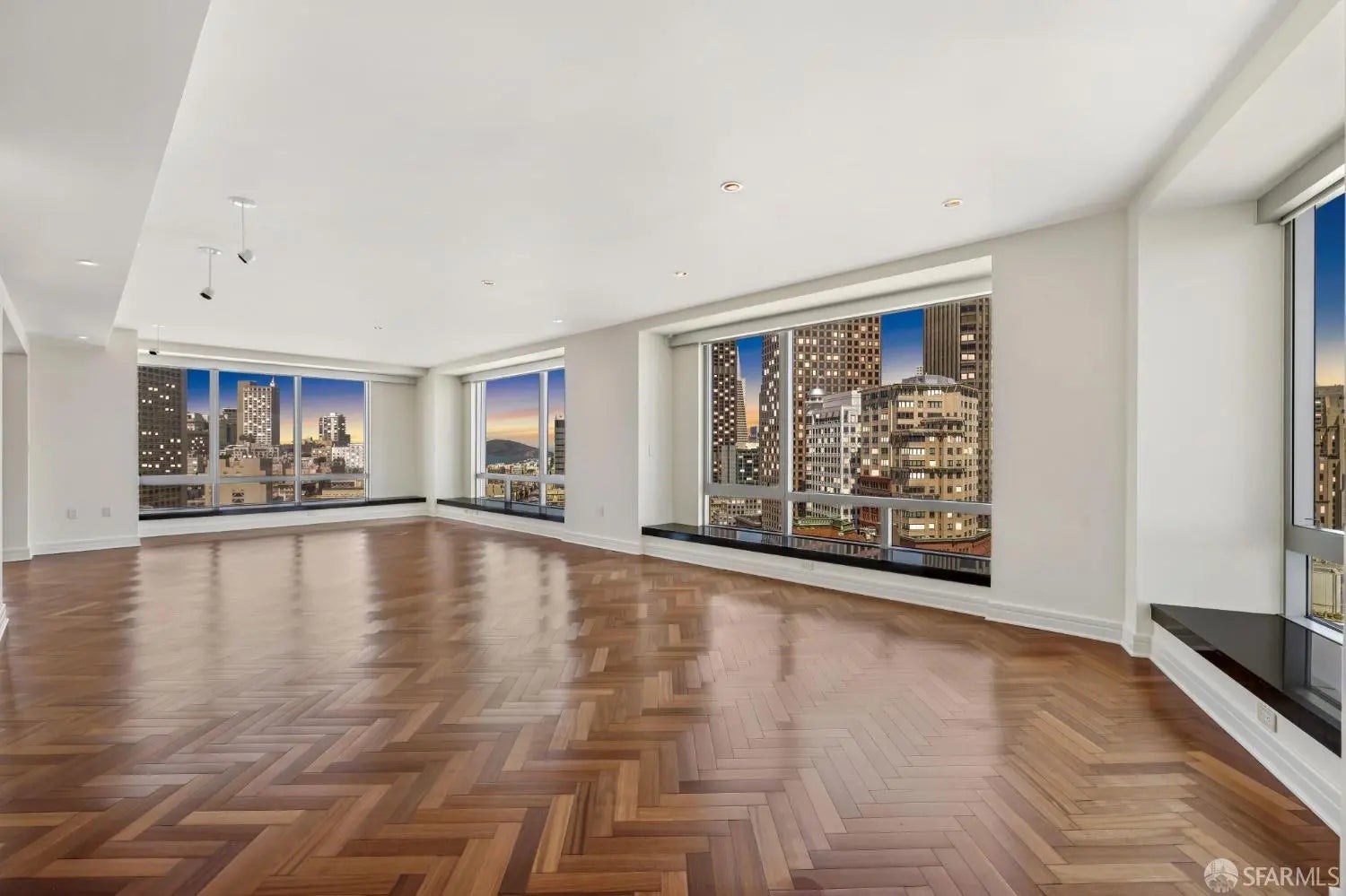 Photo of Listing #425070306