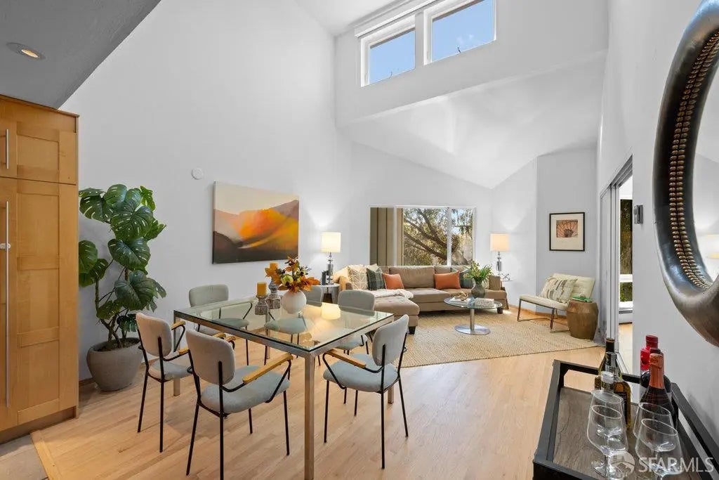 Photo of Listing #425076616