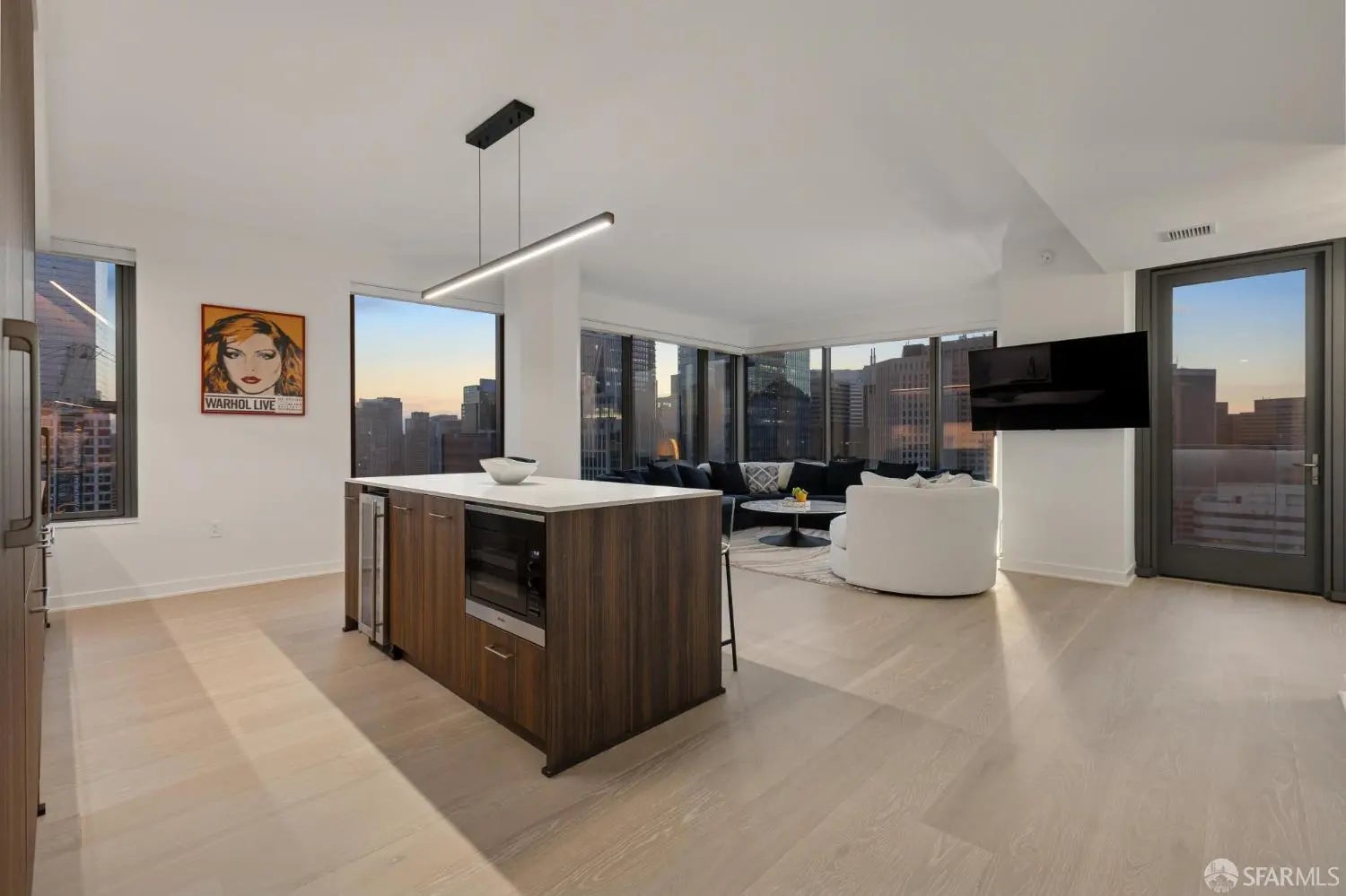 Photo of Listing #425073555