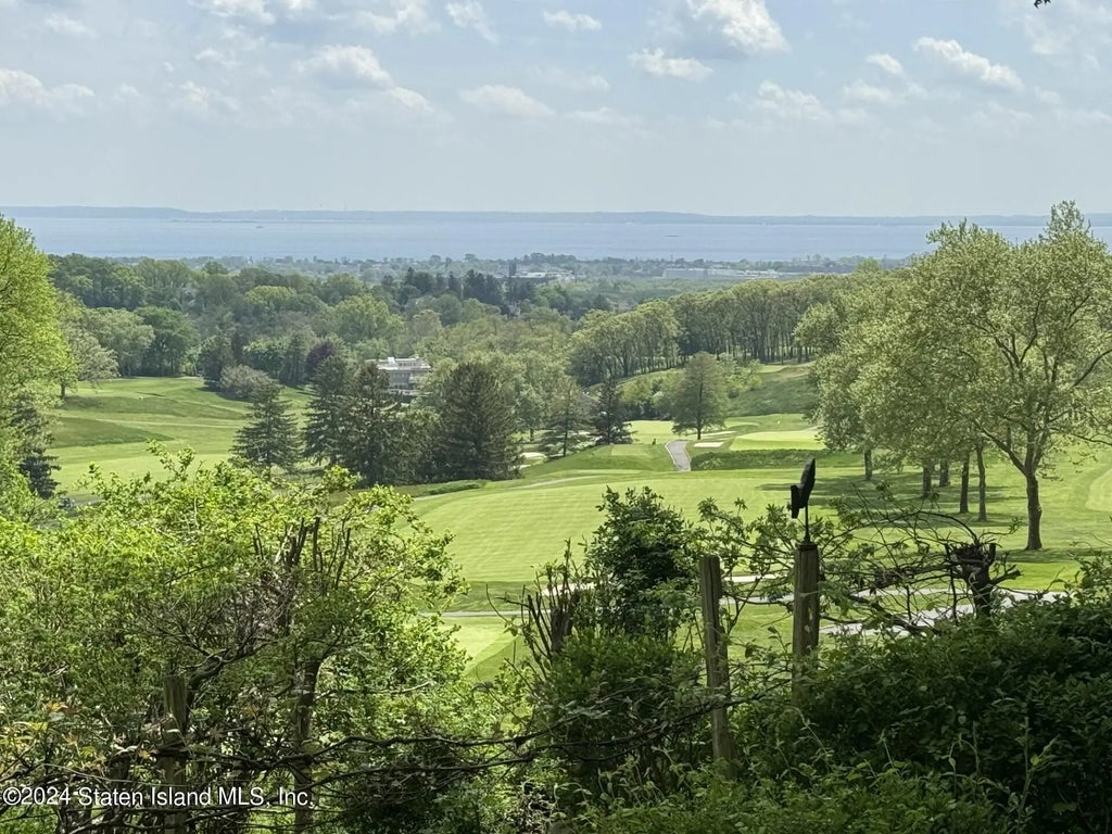 18 Helena Road, Staten Island