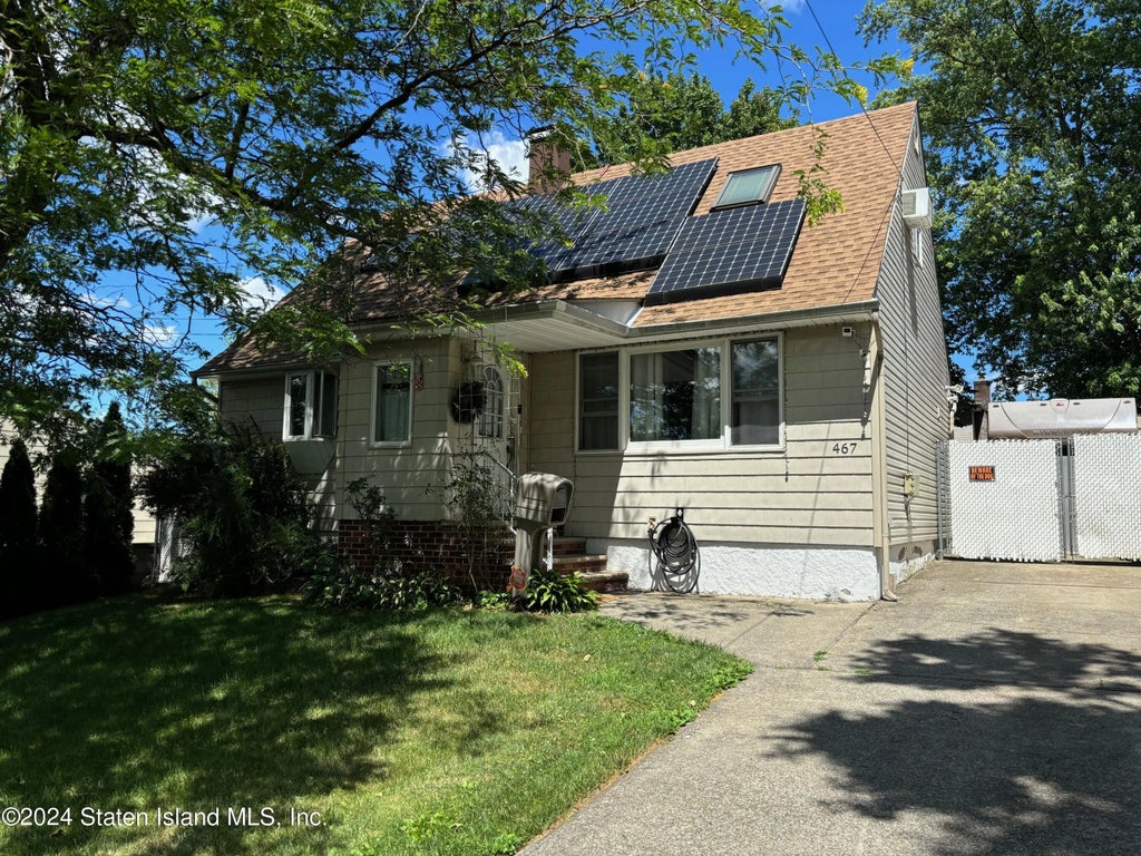 467 Gansevoort Boulevard, Staten Island