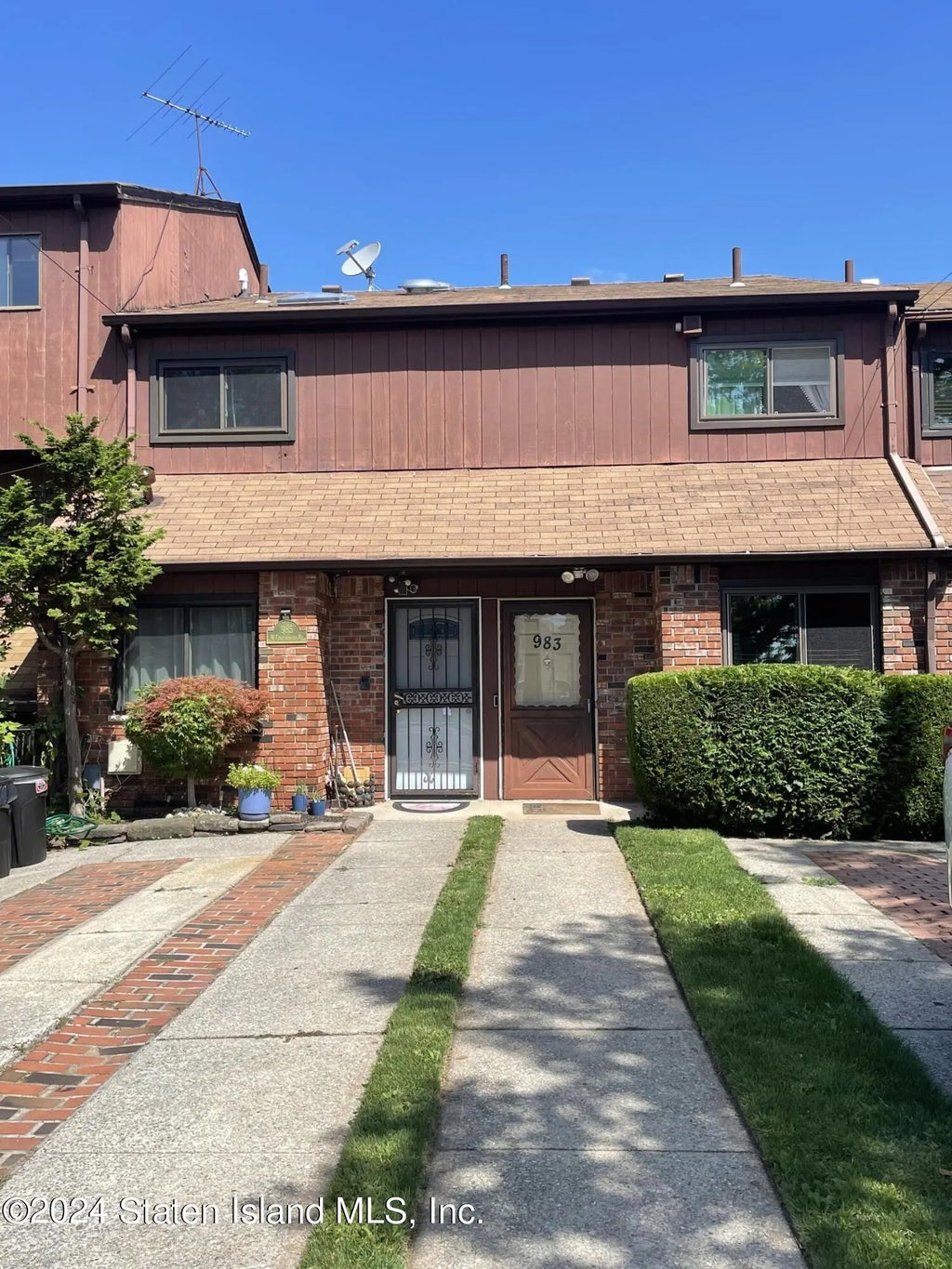 983 W Fingerboard Road, Staten Island