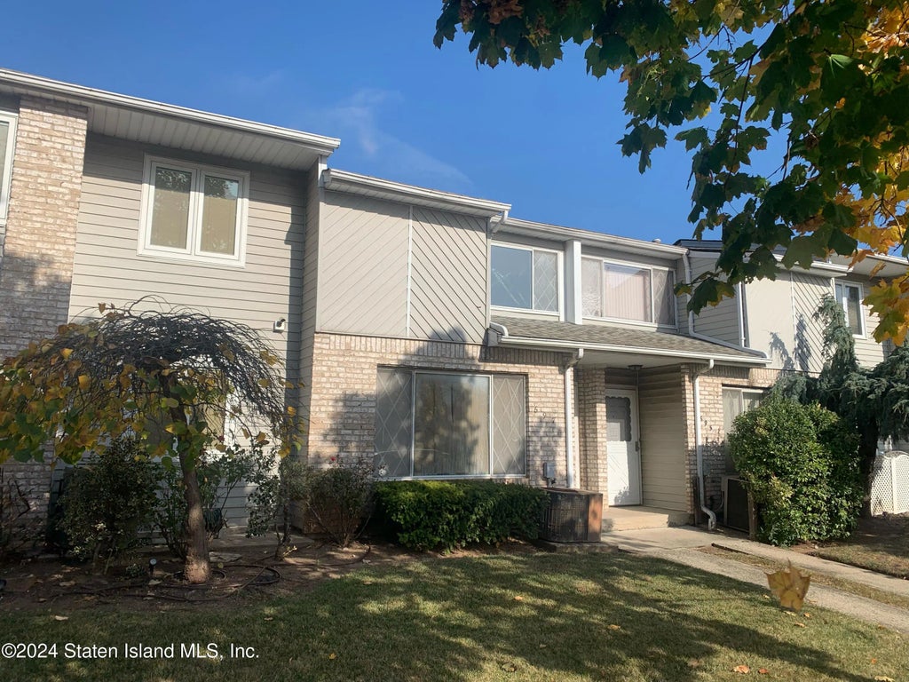 697 Barlow Avenue, Staten Island