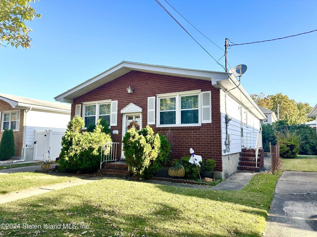 201 Penn Avenue, Staten Island