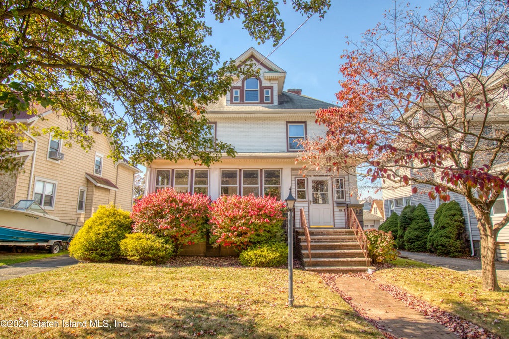 374 Oakland Avenue, Staten Island