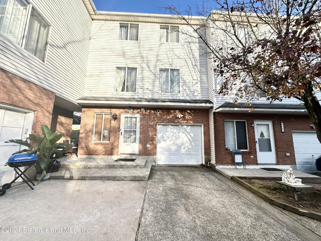 449 Ilyssa Way, Staten Island
