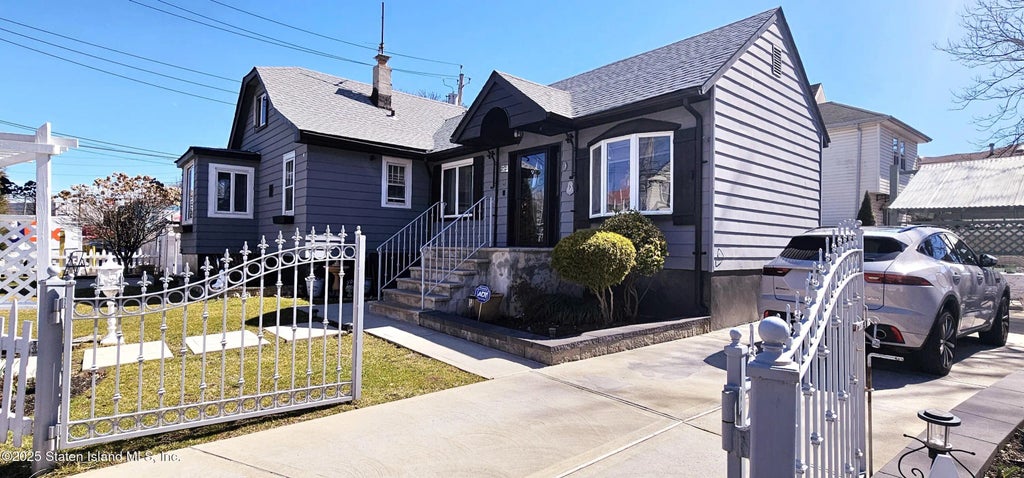 4 Sheridan Avenue, Staten Island