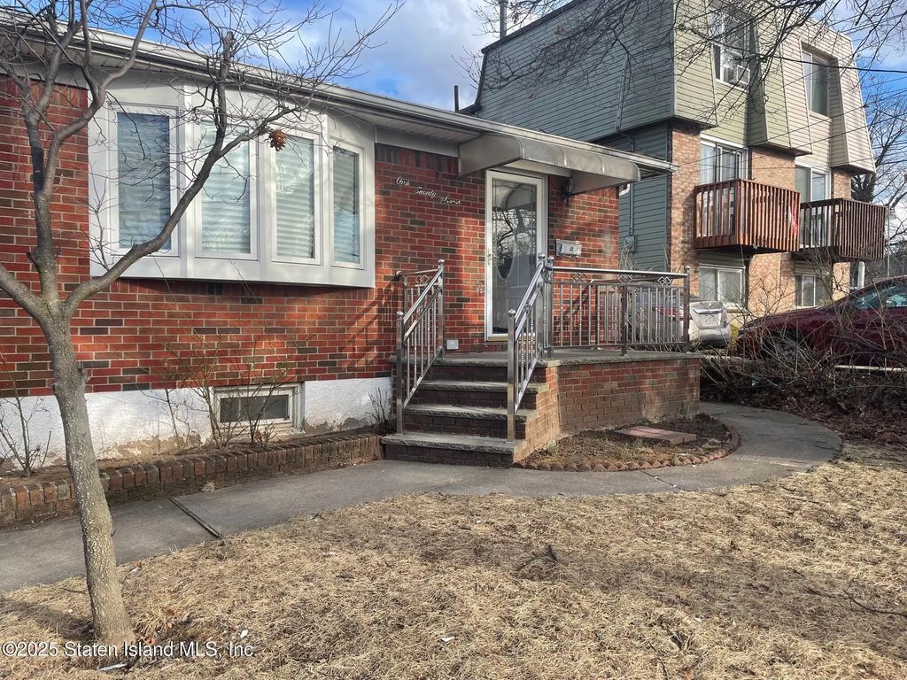 127 Bradley Avenue, Staten Island