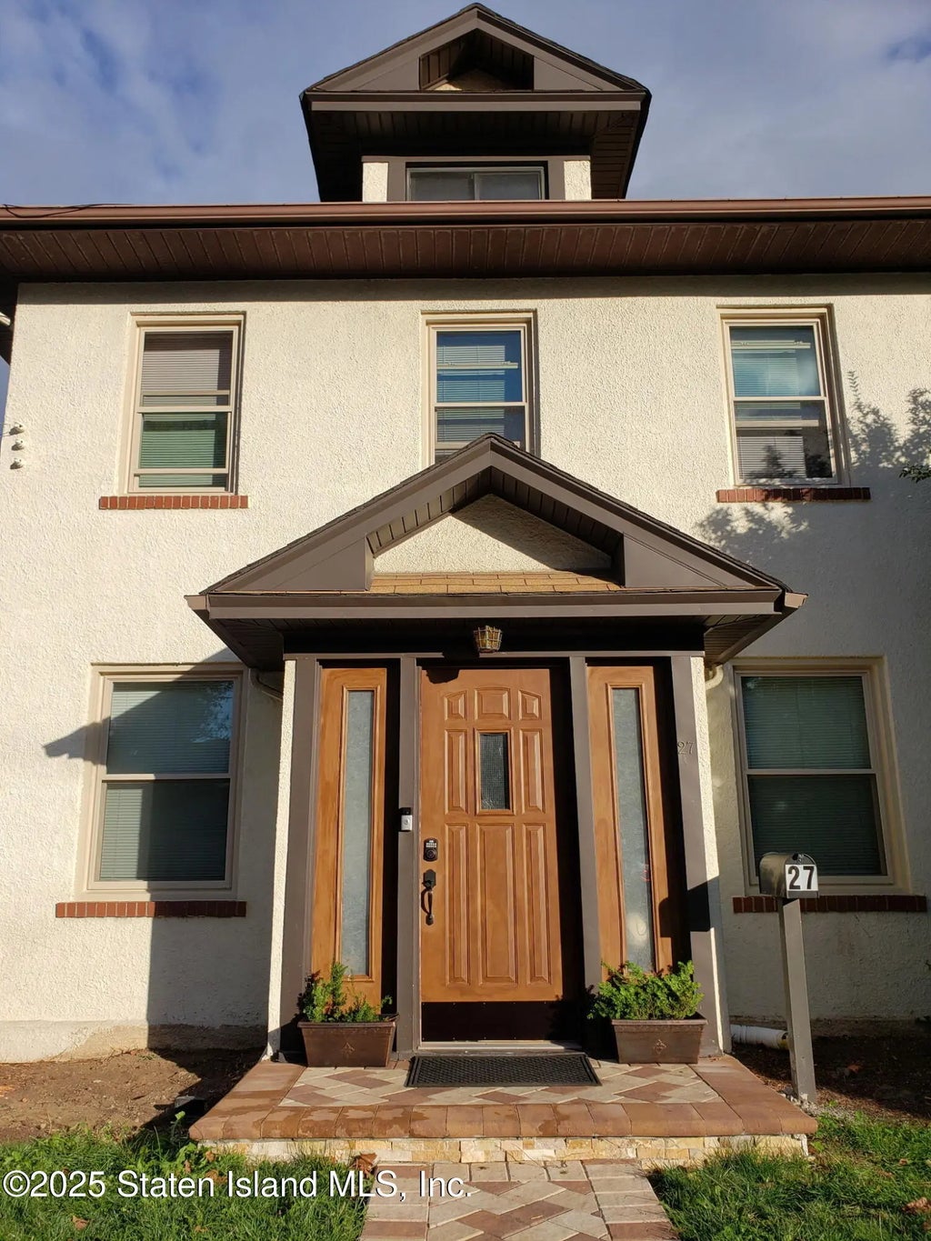 27 Tompkins Circle, Staten Island