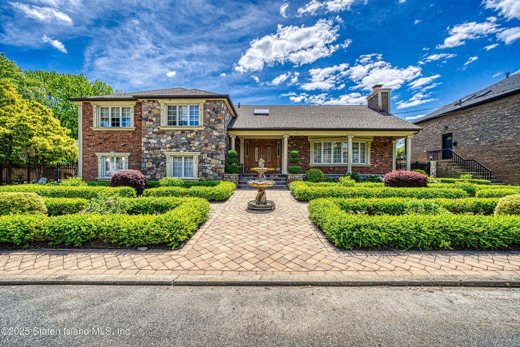 30 Arbutus Way, Staten Island