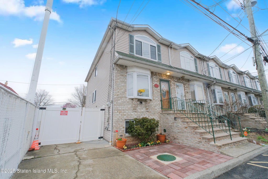 25 Lyceum Court, Staten Island