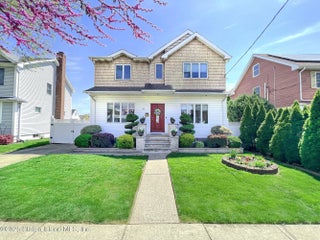 39 Canterbury Avenue, Staten Island, NY