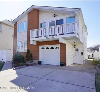 32 Dickie Avenue, Staten Island, NY