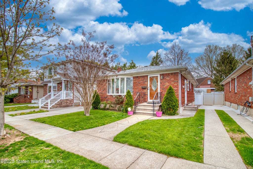 205 Cannon Boulevard, Staten Island