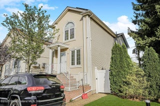 68 Erika Loop, Staten Island, NY