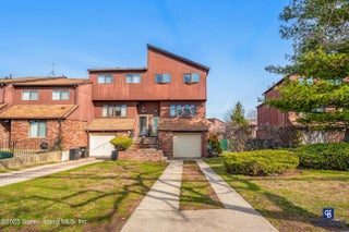995 W Fingerboard Road, Staten Island, NY