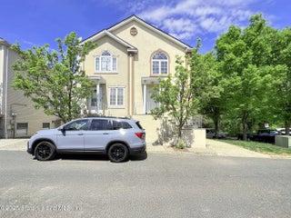 51 Erika Loop, Staten Island, NY