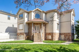 525 Falcon Avenue, Staten Island, NY