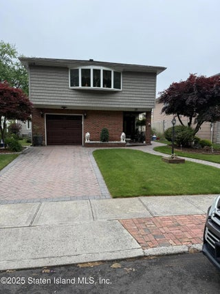 49 Park Dr North, Staten Island, NY
