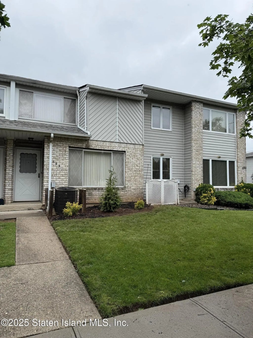 695 Barlow Avenue, Staten Island