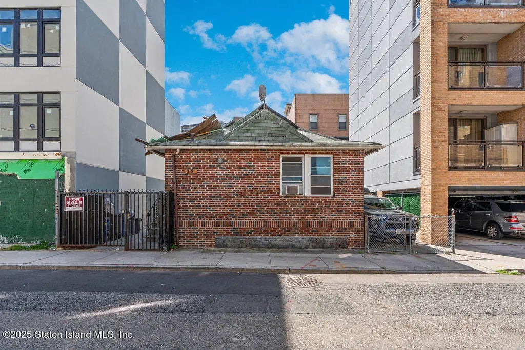 32 Brighton 2nd Place, Brooklyn