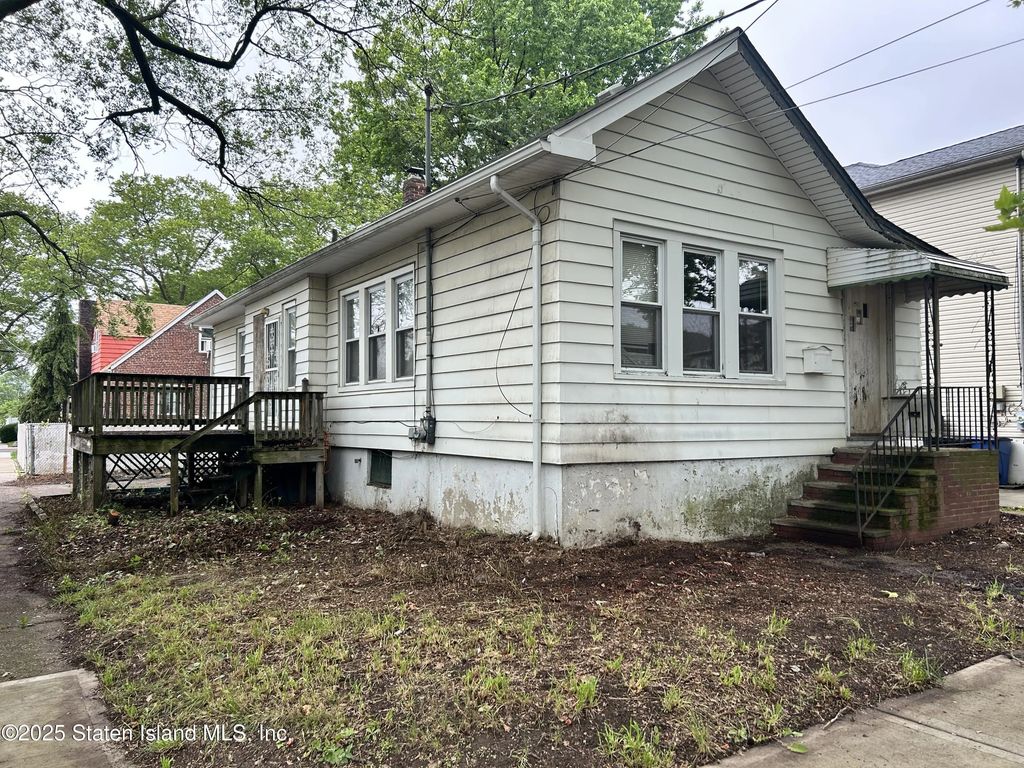 116 Bidwell Avenue, Staten Island