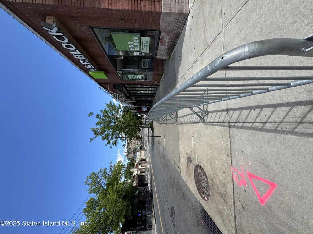 424 Forest Avenue, Staten Island