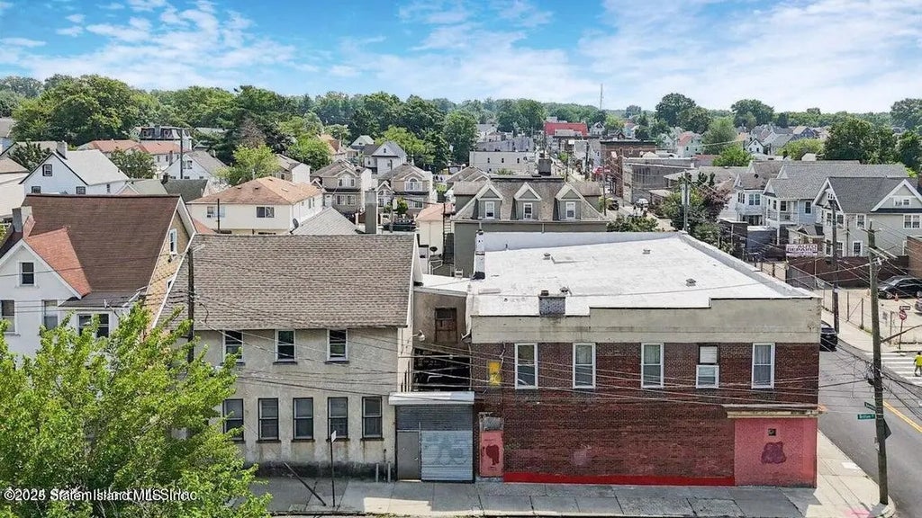 305 Broadway, Staten Island