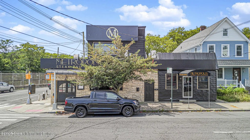 100 Lincoln Avenue, Staten Island