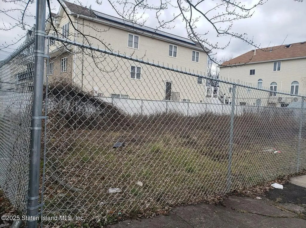 19 Hempstead Avenue, Staten Island