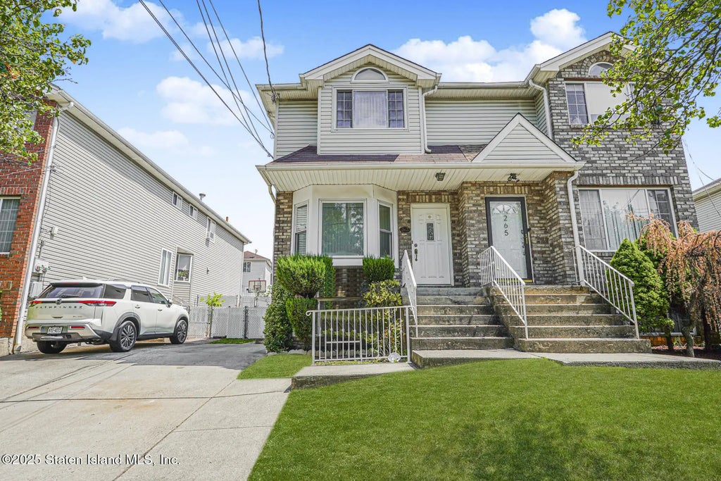 263 Seguine Avenue, Staten Island