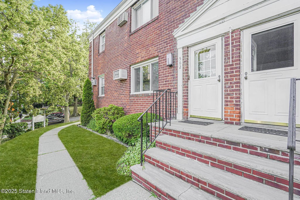 562 Howard Avenue A, Staten Island