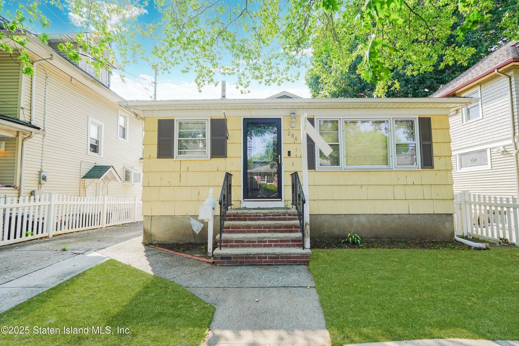 284 Bidwell Avenue, Staten Island